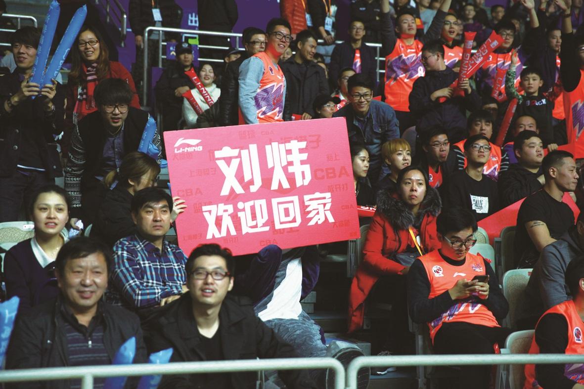 姚明为何解雇刘炜？这事得从兄弟情和职业规则说起