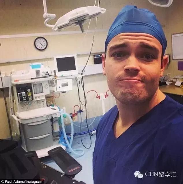 英国奥运金牌选手回医院上班了，从领奖台到手术台，这哥们的转身太真实